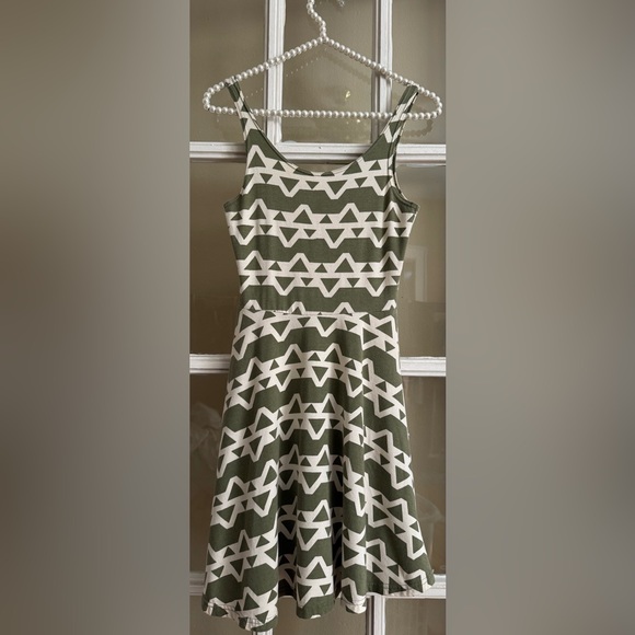 Patterned Dress - Picture 2 of 4